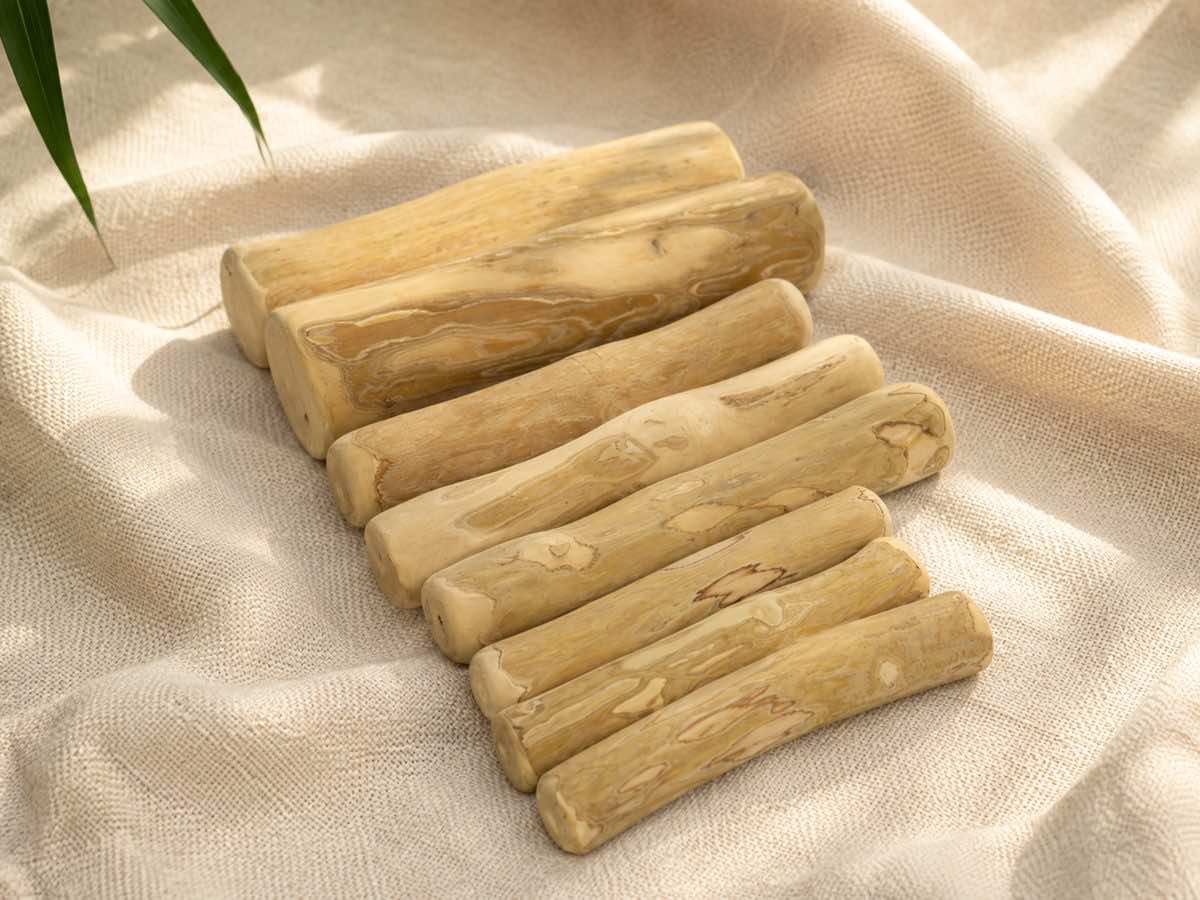 Coffee wood dog chews in six sizes