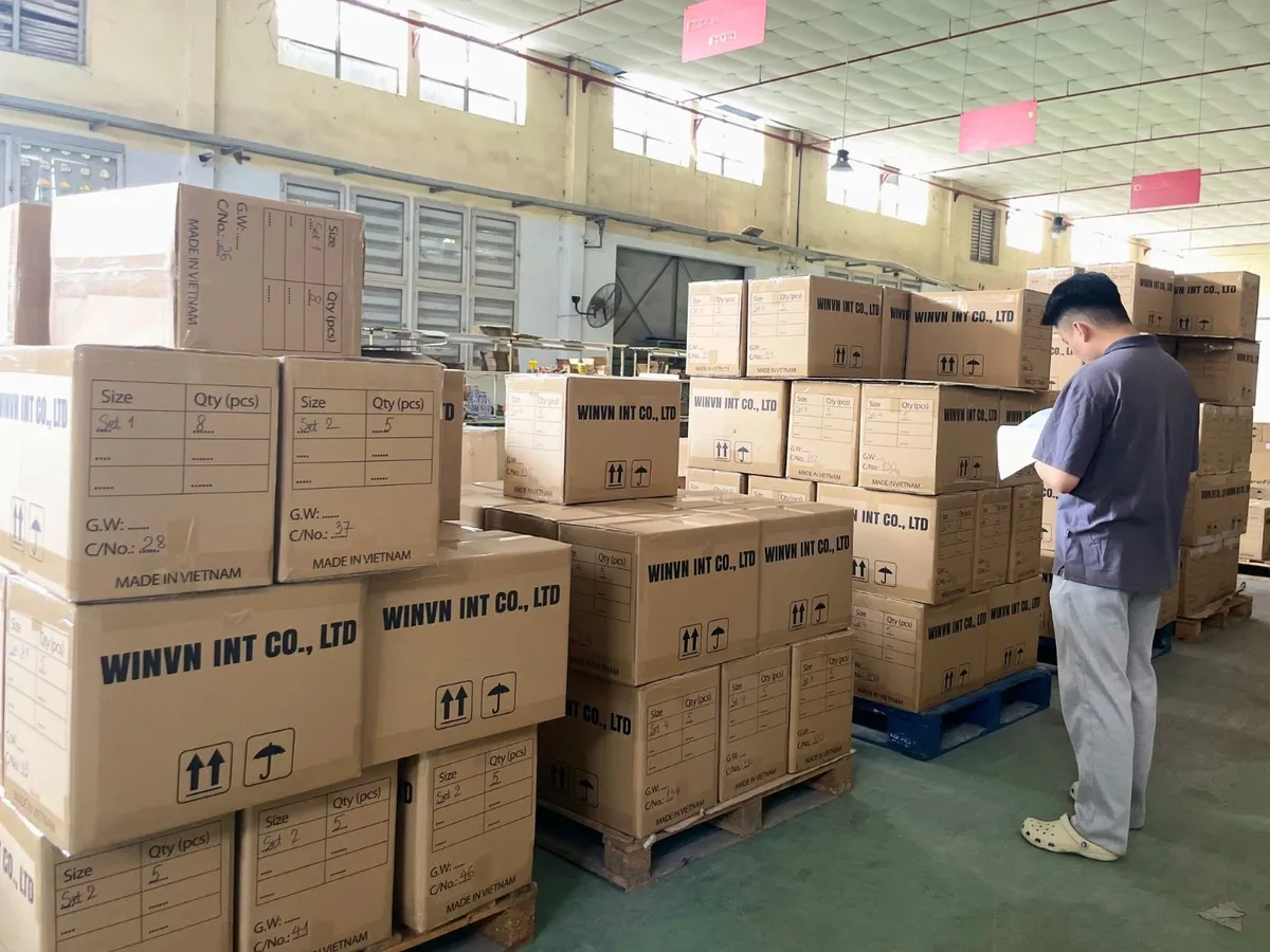 Inside the WINVN INT warehouse before a booking is loaded