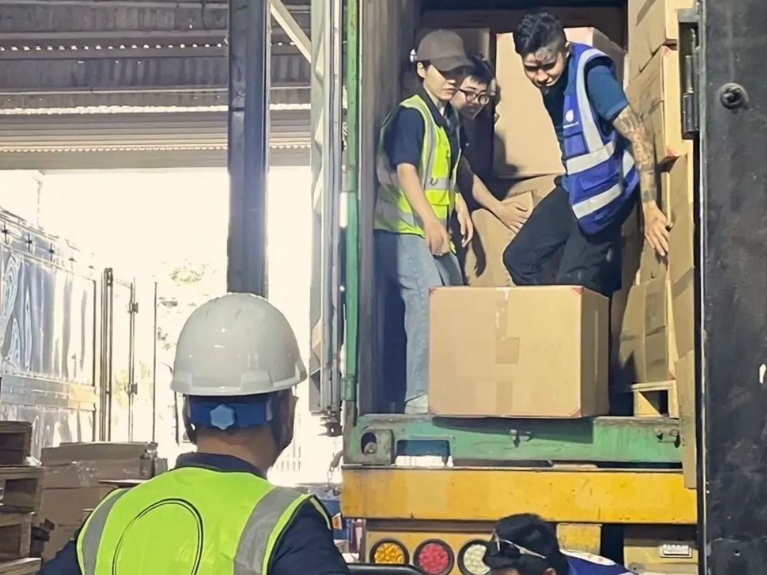 WINVN INT staff moving master cartons across the warehouse floor before loading